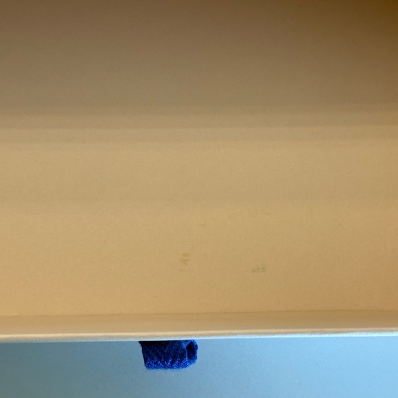 Louis Vuitton - Medium Box (9” x 5.75”) - Picture 7 of 8